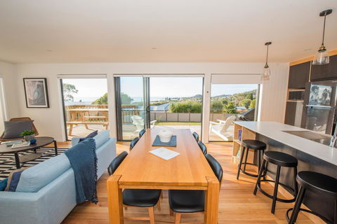 Beach House XIV - Accommodation Redcliffe 6