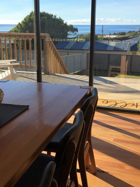 Beach House XIV - Accommodation Redcliffe 2