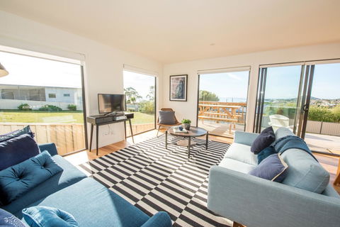 Beach House XIV - Accommodation Redcliffe 0