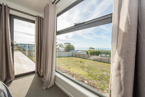 Beach House XIV - Accommodation Redcliffe 10