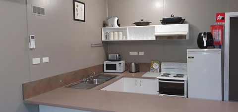 Roland B&B - Accommodation Redcliffe 10