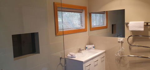Roland B&B - Accommodation Redcliffe 2