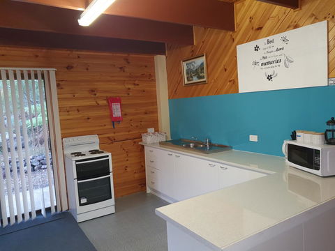 Roland B&B - Accommodation Redcliffe 0