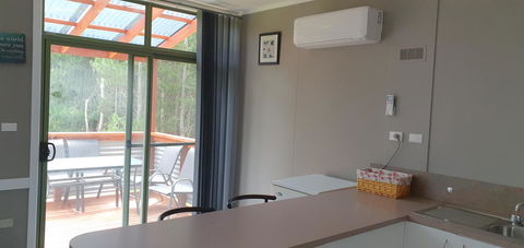 Roland B&B - Accommodation Redcliffe 5