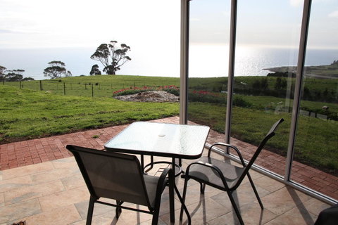 Penguin Seaside Farm - Accommodation Redcliffe 1