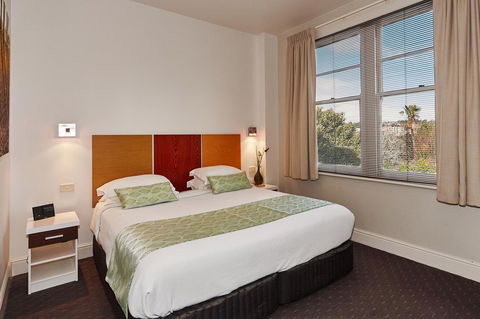 Auldington Hotel - Accommodation Redcliffe 8
