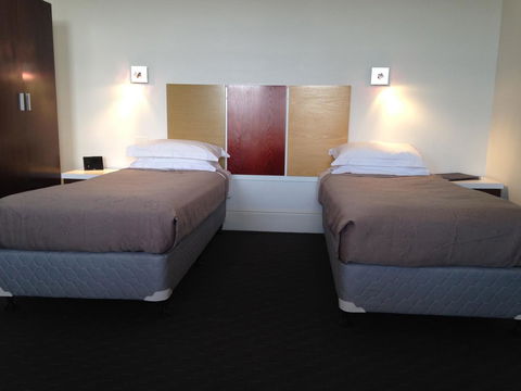 Auldington Hotel - Accommodation Redcliffe 22