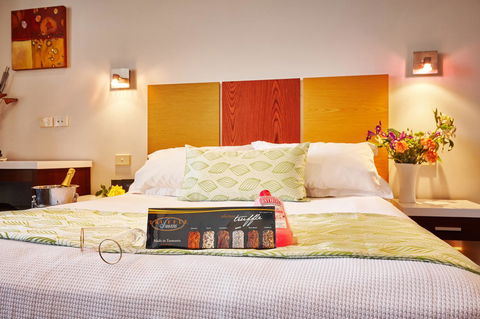 Auldington Hotel - Accommodation Redcliffe 2