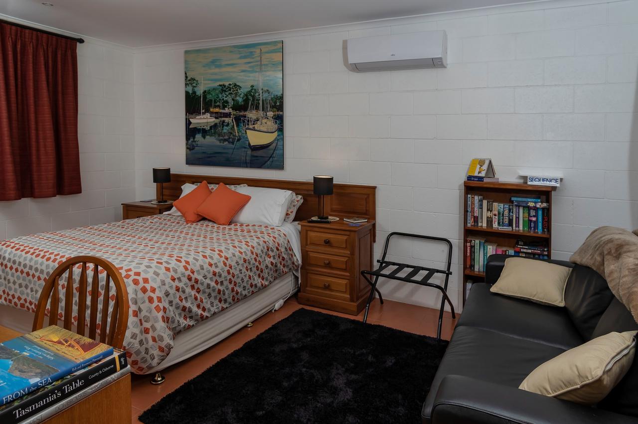 Squeaking Point TAS Accommodation Redcliffe