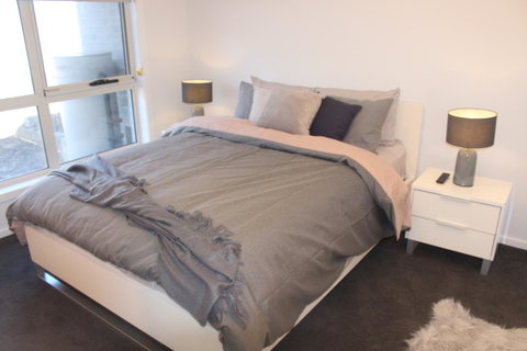 Hilltop Ocean Views å±±é¡¶æµ·æ™¯ - Accommodation Redcliffe 9