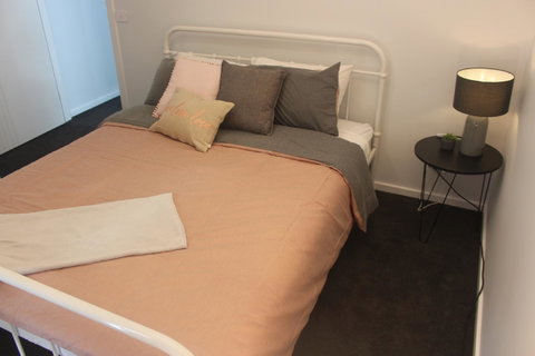 Hilltop Ocean Views å±±é¡¶æµ·æ™¯ - Accommodation Redcliffe 13