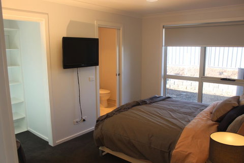 Hilltop Ocean Views å±±é¡¶æµ·æ™¯ - Accommodation Redcliffe 11