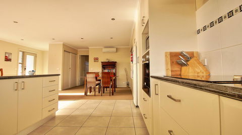 Hobart Villa - Accommodation Redcliffe 5