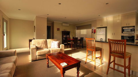 Hobart Villa - Accommodation Redcliffe 0