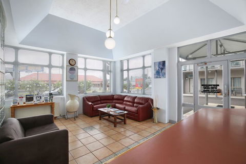 New England Motor Inn - Accommodation Redcliffe 3