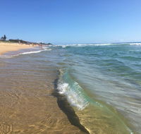 NEW UPMARKET COMFORTABLE 2 Bed 2 Bath OCEAN VIEWS 250m to BUDDINA BEACH - Accommodation Redcliffe
