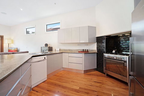 Newcastle Executive Homes - Cooks Hill Cottage - Accommodation Redcliffe 3
