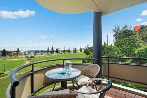 Newcastle Short Stay Apartments - Flagstaff Apartment - Accommodation Redcliffe 0