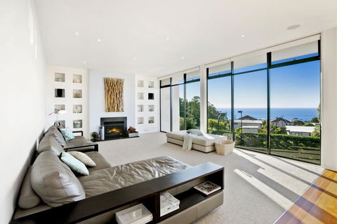 Newhaven Luxury Family Home With Bay Views, Large Pool, Jacuzzi, Tennis Court, Playground - Accommodation Redcliffe 3