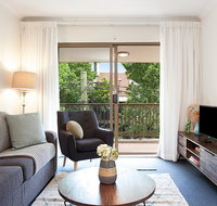Newly-furnished 2-Bed Apartment with Gym and Pool - Accommodation Redcliffe