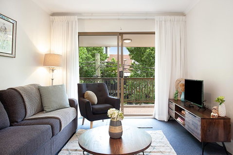 Newly-furnished 2-Bed Apartment With Gym And Pool - Accommodation Redcliffe 0