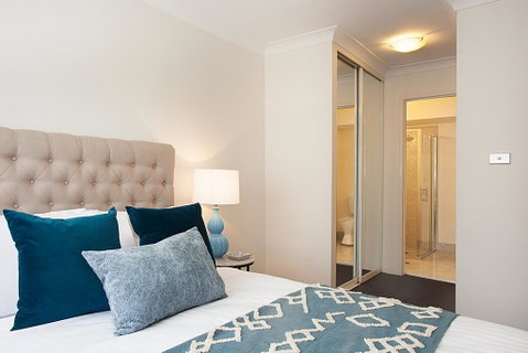 Newly-furnished 2-Bed Apartment With Gym And Pool - Accommodation Redcliffe 3