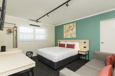 Nightcap At Balaclava Hotel - Accommodation Redcliffe 0