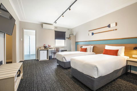 Nightcap At Ocean Beach Hotel - Accommodation Redcliffe 1