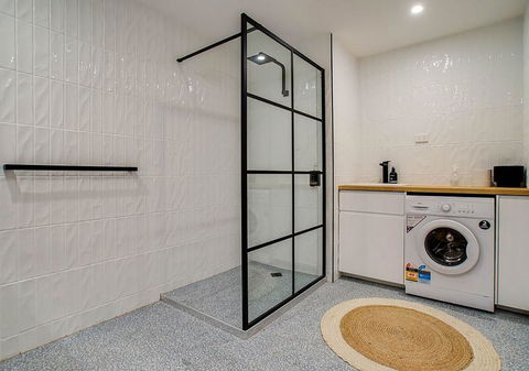 No.4 @ Foxes Hollows - Accommodation Redcliffe 2