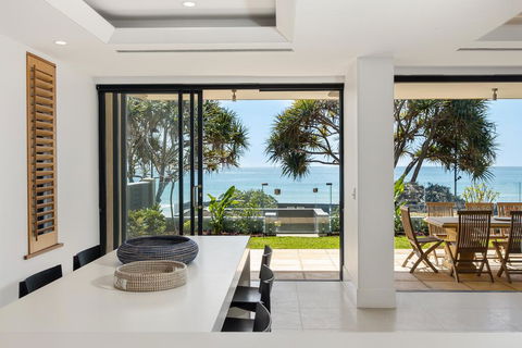 Noosa Court 3 - Accommodation Redcliffe 2
