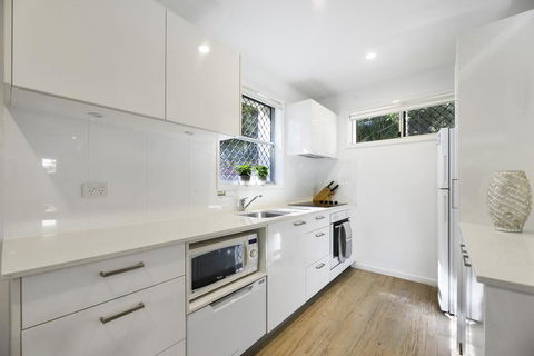 Noosa Heads Beach Comfort - Unit 3 Yaringa, 29 Noosa Drive - Accommodation Redcliffe 3