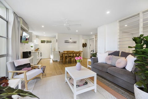 Noosa Heads Beach Comfort - Unit 3 Yaringa, 29 Noosa Drive - Accommodation Redcliffe 1