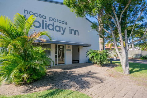 Noosa Parade Holiday Inn - Accommodation Redcliffe 2