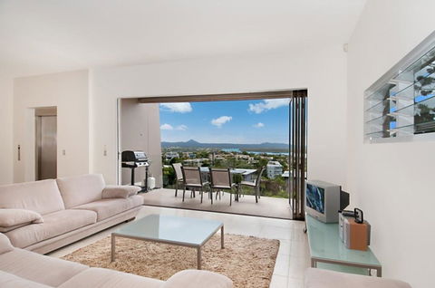 Noosa Penthouse Close To Hastings Street - Unit 2 Vue, 28 Edgar Bennett Ave - Accommodation Redcliffe 2