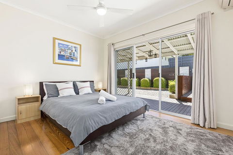 North Haven Lovely Coastal Beach House, Private Garden, Walk To Beach And Village - Accommodation Redcliffe 1