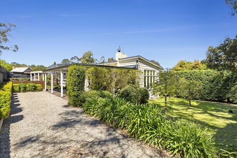 North Haven Lovely Coastal Beach House, Private Garden, Walk To Beach And Village - Accommodation Redcliffe 0