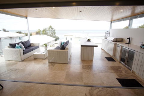 North Shore Holiday Home - Accommodation Redcliffe 3