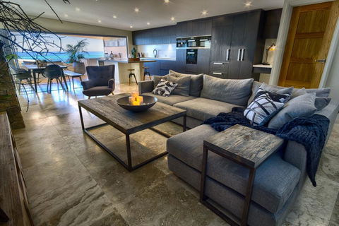 North Shore Holiday Home - Accommodation Redcliffe 2