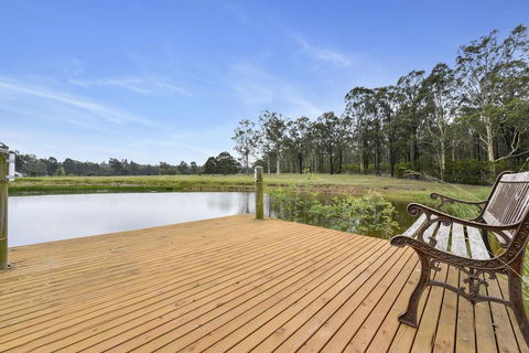 Nulkaba Escape, Super Central, Walk To Zoo, Short Drive To Potters + Wineries - Accommodation Redcliffe 0
