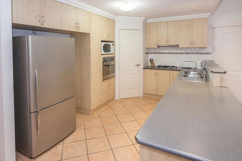 Nyes Nest - Accommodation Redcliffe 2