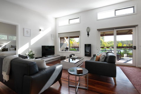 Oblique - Accommodation Redcliffe 2