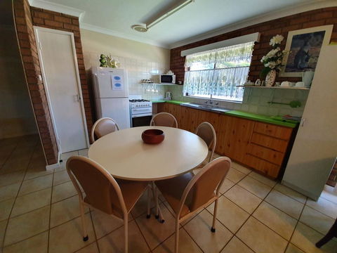 Ocean Beach Chalet 15 - Accommodation Redcliffe 1