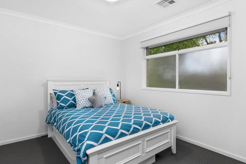 OCEAN BREEZE Family Home - Accommodation Redcliffe 3