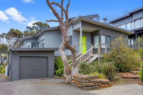 OCEAN ESCAPE - The Ultimate Luxury Beach House - Accommodation Redcliffe 1