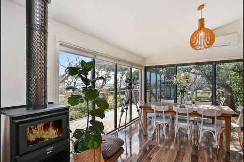 OCEAN ESCAPE - The Ultimate Luxury Beach House - Accommodation Redcliffe 0