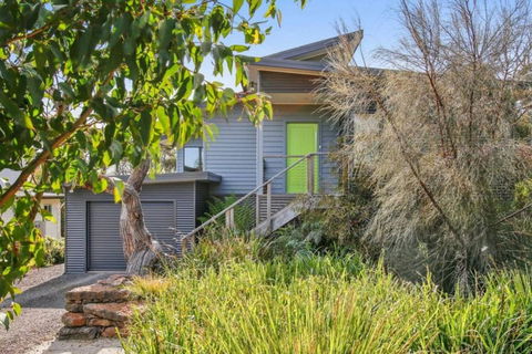 OCEAN ESCAPE - The Ultimate Luxury Beach House - Accommodation Redcliffe 2