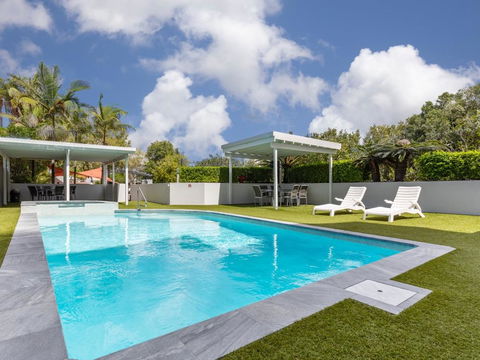 Ocean Isles Seaside Luxury - Accommodation Redcliffe 3