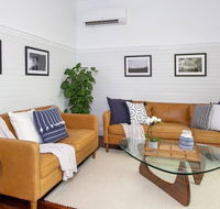 Ocean Mist Cottage - across from pet friendly beach - Accommodation Redcliffe