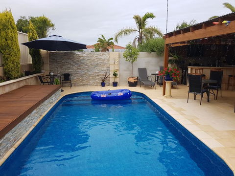 Ocean Reef Homestay - Accommodation Redcliffe 2