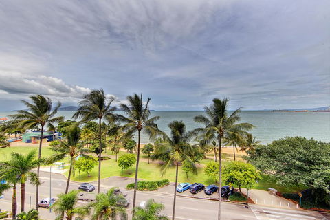 Ocean View Studios 75 The Strand, Free Fast Wifi/Foxtel - Accommodation Redcliffe 0